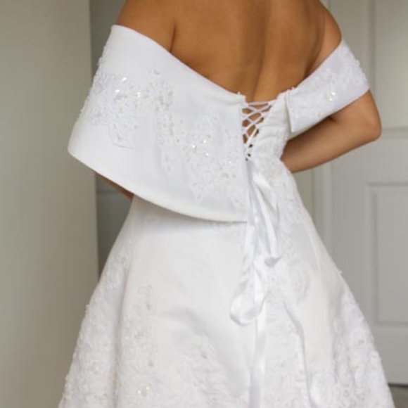 Wedding Dress - Picture 9 of 10